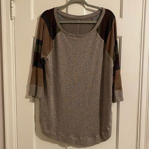 Fall colored 3/4 sleeve sweater type shirt